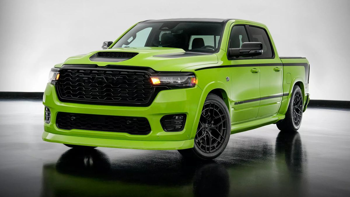 Že by se RAM inspiroval u Škodovky? Jeho nabušený pick-up je jedním výrazným prvkem trochu přípomíná